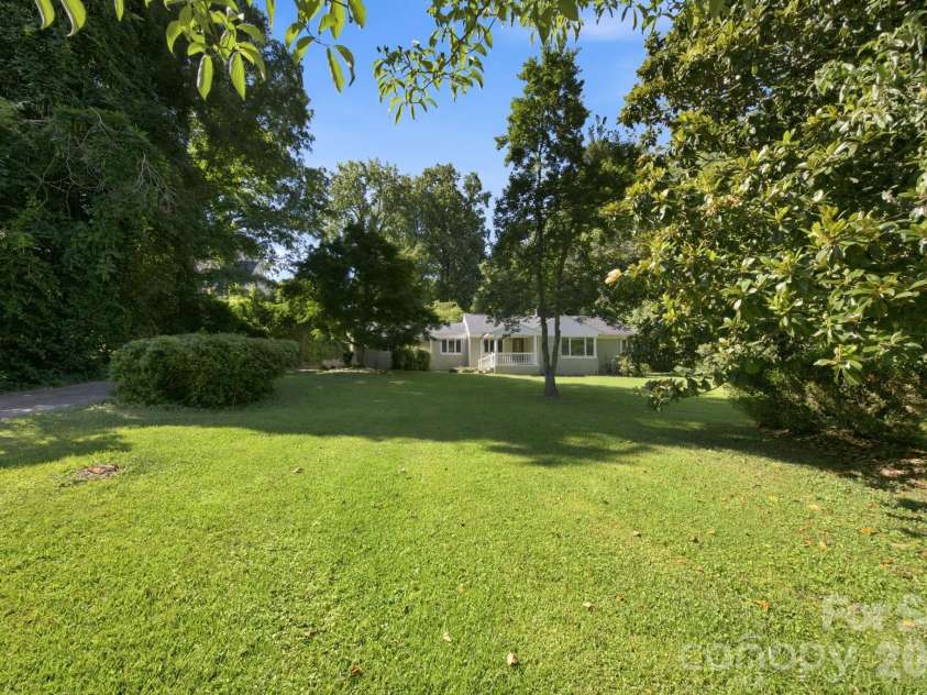 827 Jefferson Drive, Charlotte, NC 28270.  MLS# CAR4396341, YatesRealty ID 35374. 