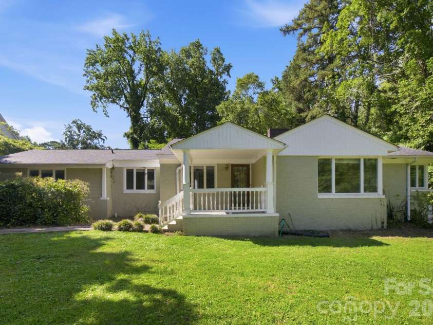 827 Jefferson Drive, Charlotte, NC 28270.  MLS# CAR4396341, YatesRealty ID 35374. 