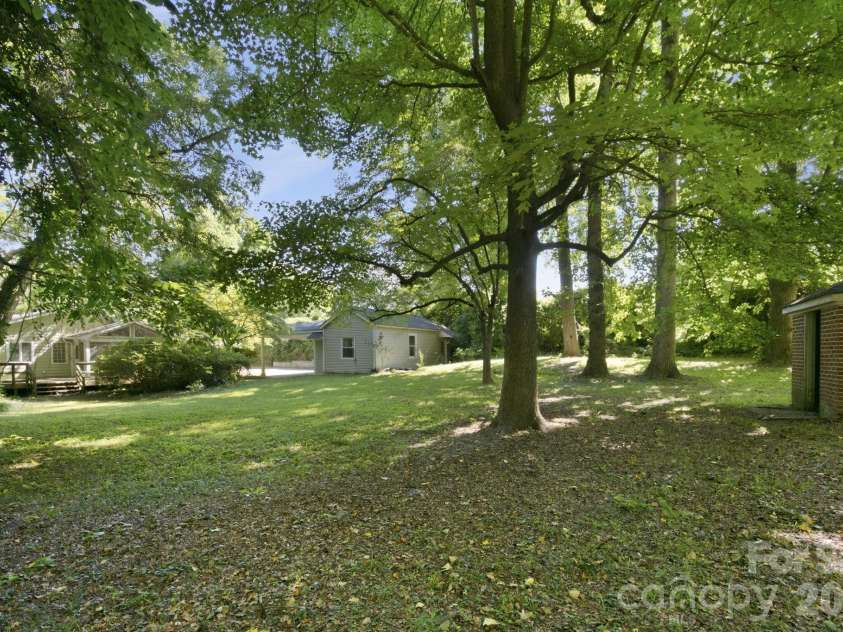 827 Jefferson Drive, Charlotte, NC 28270.  MLS# CAR4396341, YatesRealty ID 35374. 