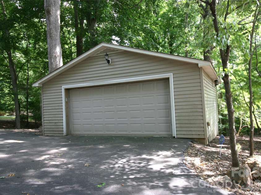 105 Quail Lane, Mooresville, NC 28117.  MLS# CAR4394602, YatesRealty ID 35375. 2nd oversized 2 car garage