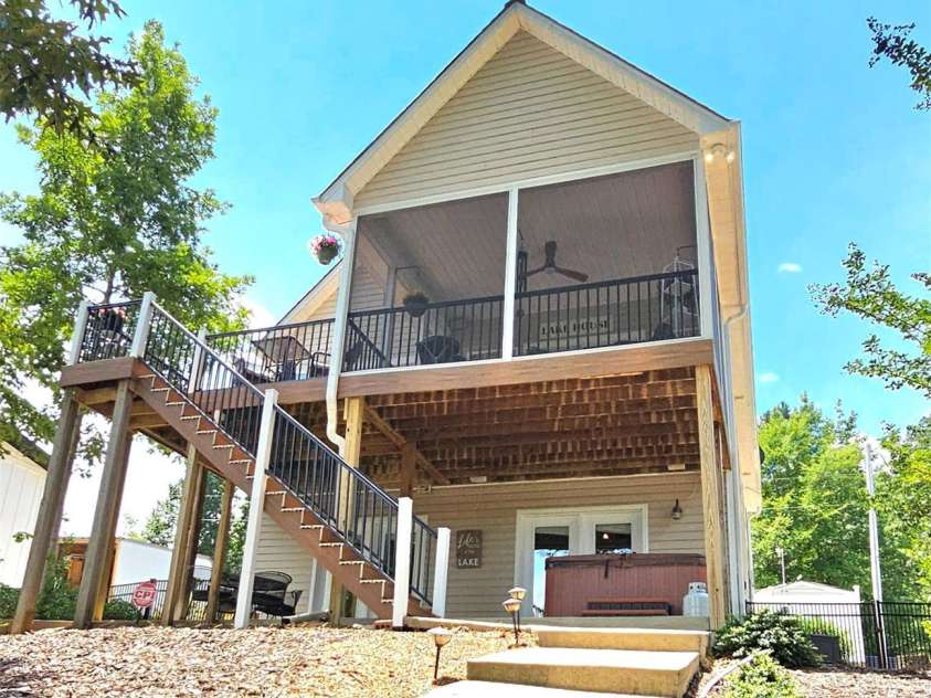 3526 Pinehaven Drive, New London, NC 28127.  MLS# CAR4397481, YatesRealty ID 35376. 