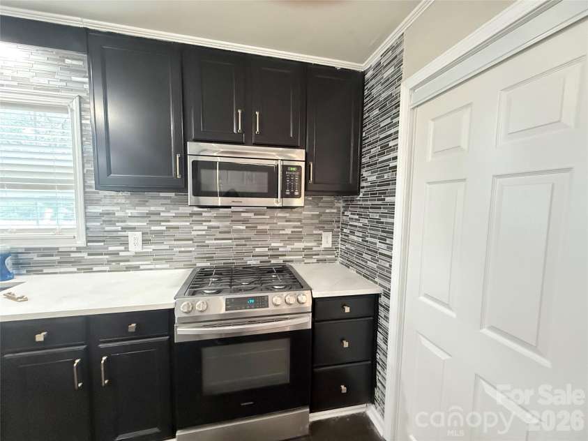 409 Redding Street, Gastonia, NC 28054.  MLS# CAR4400455, YatesRealty ID 35377. Gas Range