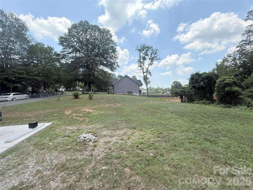 409 Redding Street, Gastonia, NC 28054.  MLS# CAR4400455, YatesRealty ID 35377. Generous Side Yard