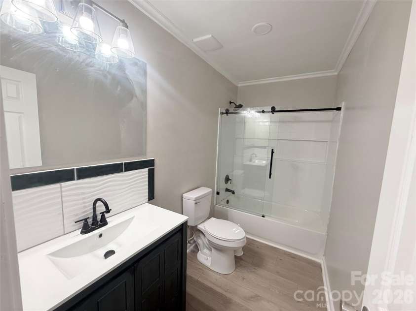 409 Redding Street, Gastonia, NC 28054.  MLS# CAR4400455, YatesRealty ID 35377. Hall Bath