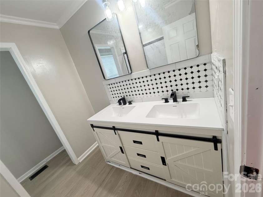 409 Redding Street, Gastonia, NC 28054.  MLS# CAR4400455, YatesRealty ID 35377. Primary Bethroom