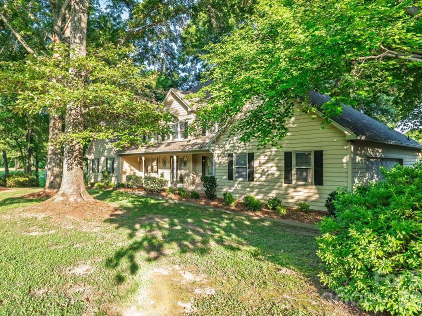 103 Chateau Drive, Gastonia, NC 28056.  MLS# CAR4399434, YatesRealty ID 35378. 