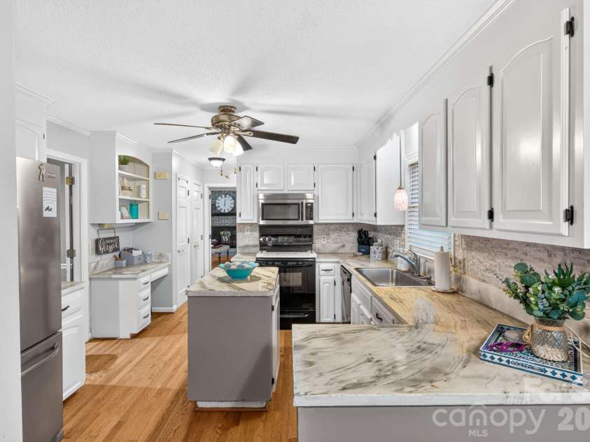 103 Chateau Drive, Gastonia, NC 28056.  MLS# CAR4399434, YatesRealty ID 35378. 