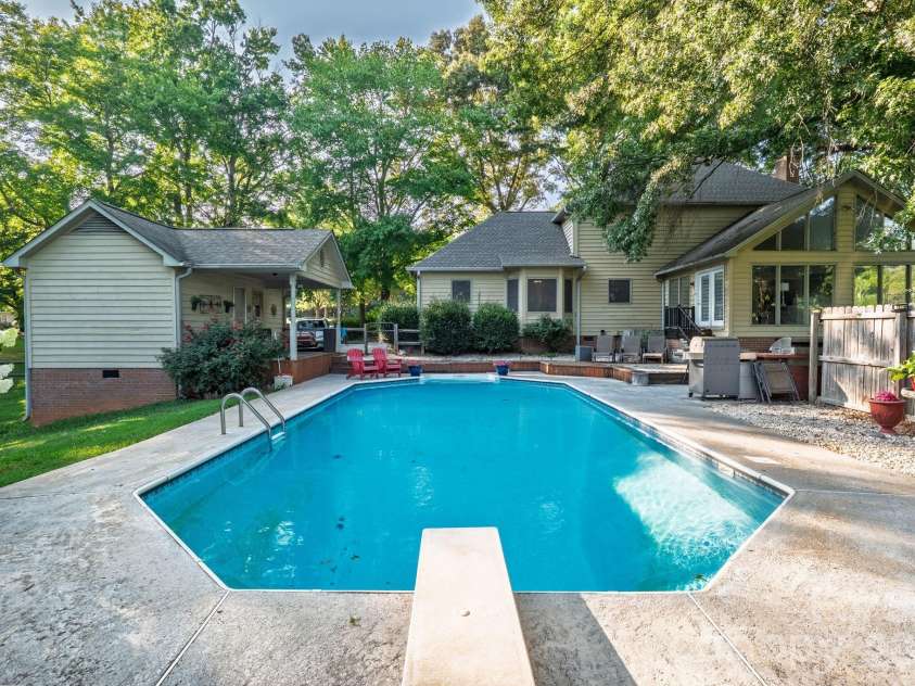 103 Chateau Drive, Gastonia, NC 28056.  MLS# CAR4399434, YatesRealty ID 35378. 