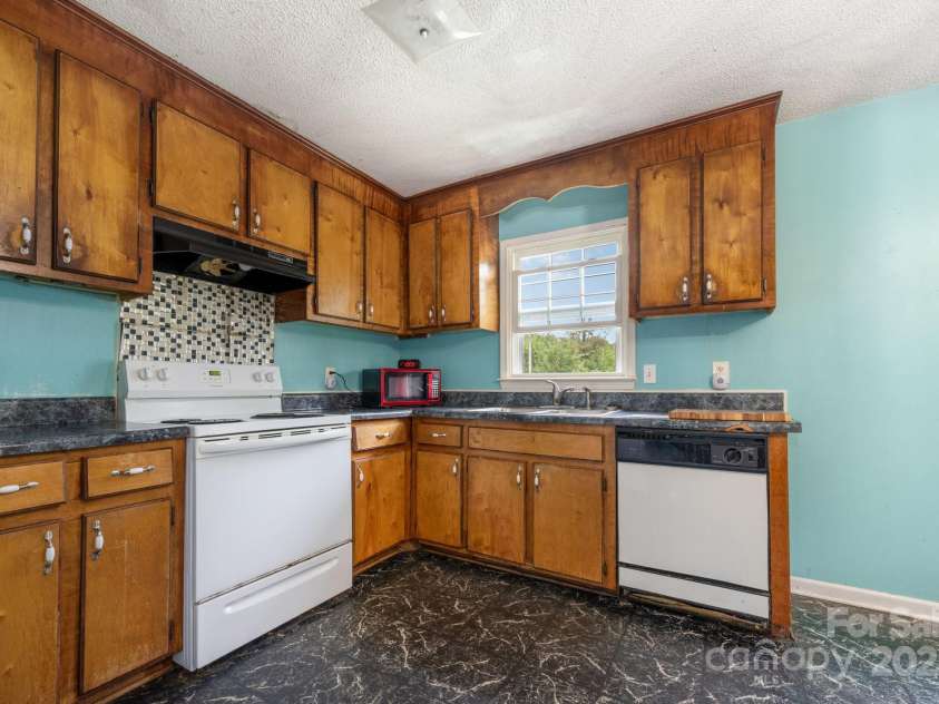 132 Hicks Road, Grover, NC 28073.  MLS# CAR4288524, YatesRealty ID 35378. 