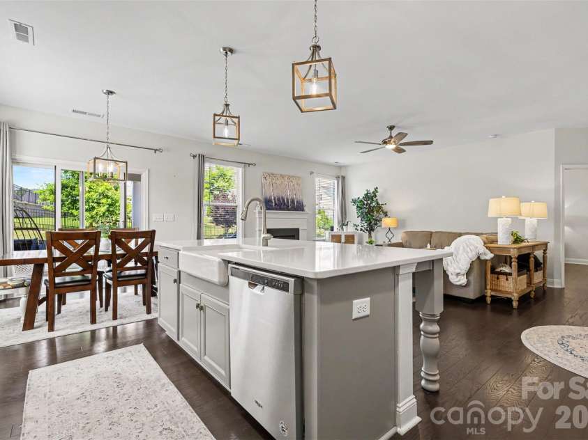 6247 Six String Court, Fort Mill, SC 29708.  MLS# CAR4337495, YatesRealty ID 35379. Kitchen with island
