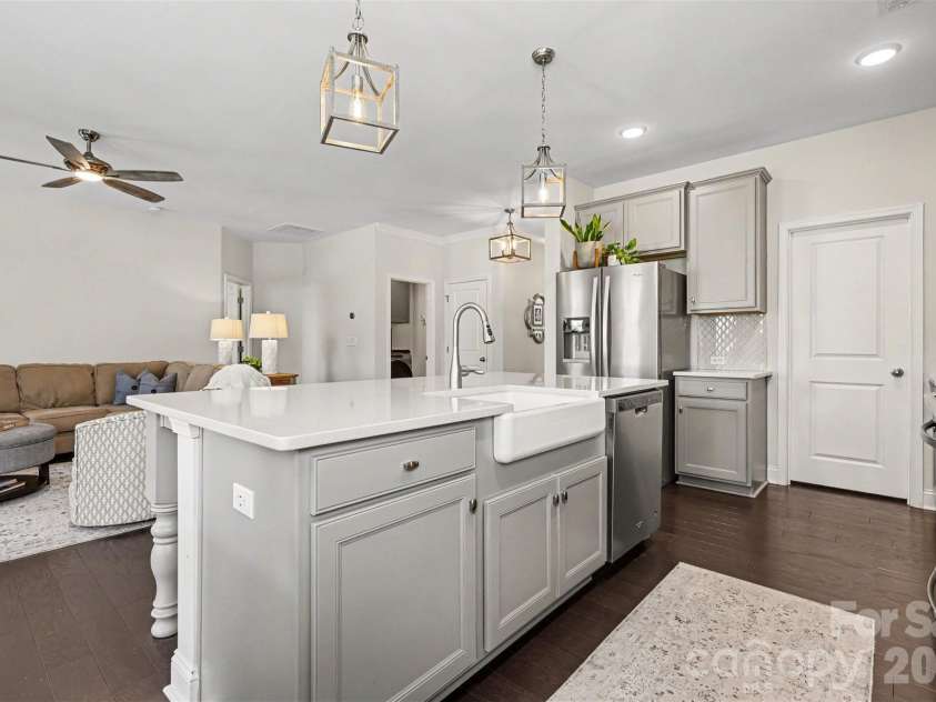 6247 Six String Court, Fort Mill, SC 29708.  MLS# CAR4337495, YatesRealty ID 35379. Kitchen with island