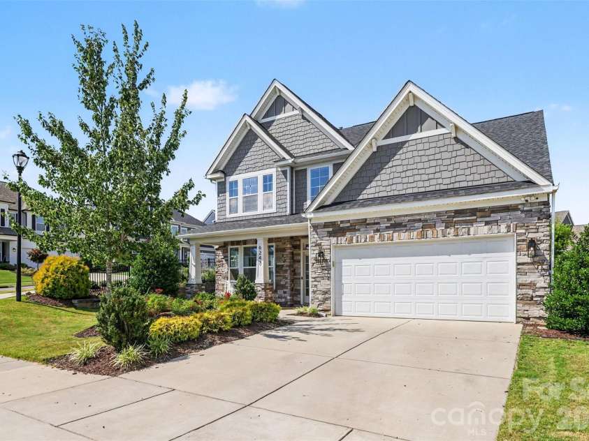 6247 Six String Court, Fort Mill, SC 29708.  MLS# CAR4337495, YatesRealty ID 35379. Welcome Home!