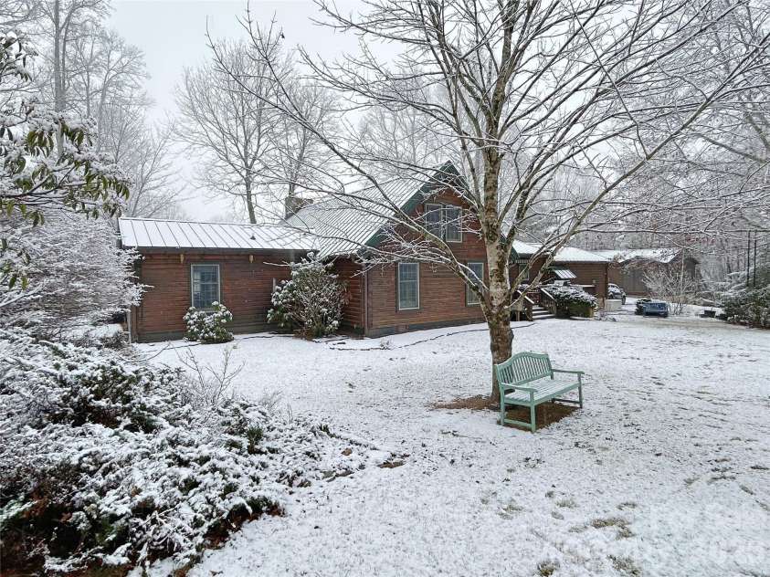 542 Allen Mountain Lane, Spruce Pine, NC 28777.  MLS# CAR4354824, YatesRealty ID 3538. 