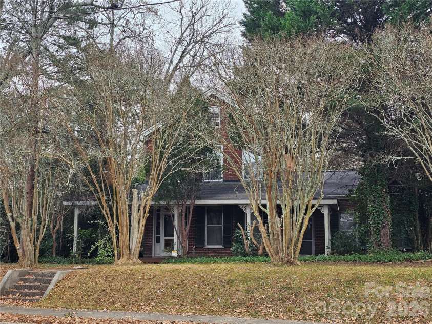 711 Chesterfield Avenue, Lancaster, SC 29720.  MLS# CAR4309503, YatesRealty ID 3538. 