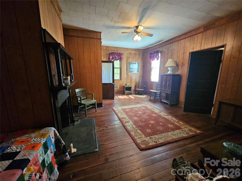 711 Chesterfield Avenue, Lancaster, SC 29720.  MLS# CAR4309503, YatesRealty ID 3538. 