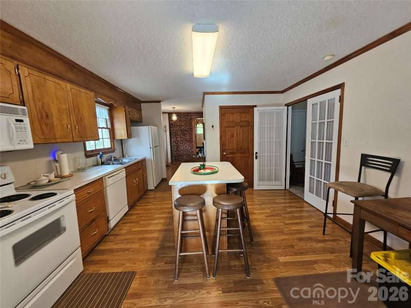 711 Chesterfield Avenue, Lancaster, SC 29720.  MLS# CAR4309503, YatesRealty ID 3538. 