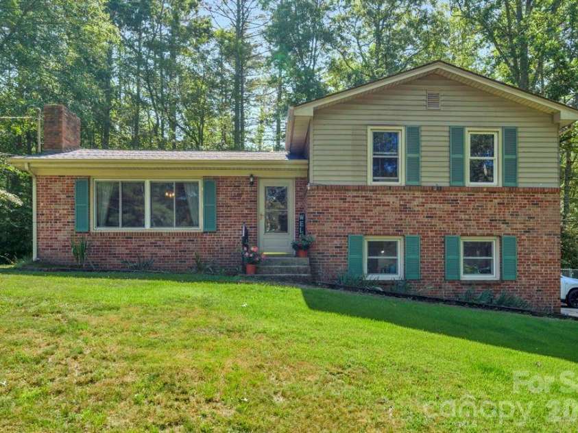 1199 Deer Park Lake Road, Spruce Pine, NC 28777.  MLS# CAR4400784, YatesRealty ID 35380. 