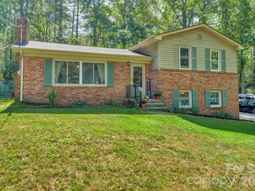 1199 Deer Park Lake Road, Spruce Pine, NC 28777.  MLS# CAR4400784, YatesRealty ID 35380. 