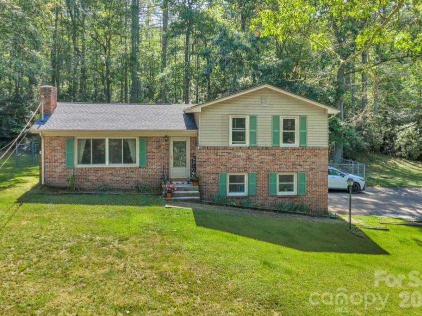 1199 Deer Park Lake Road, Spruce Pine, NC 28777.  MLS# CAR4400784, YatesRealty ID 35380. 