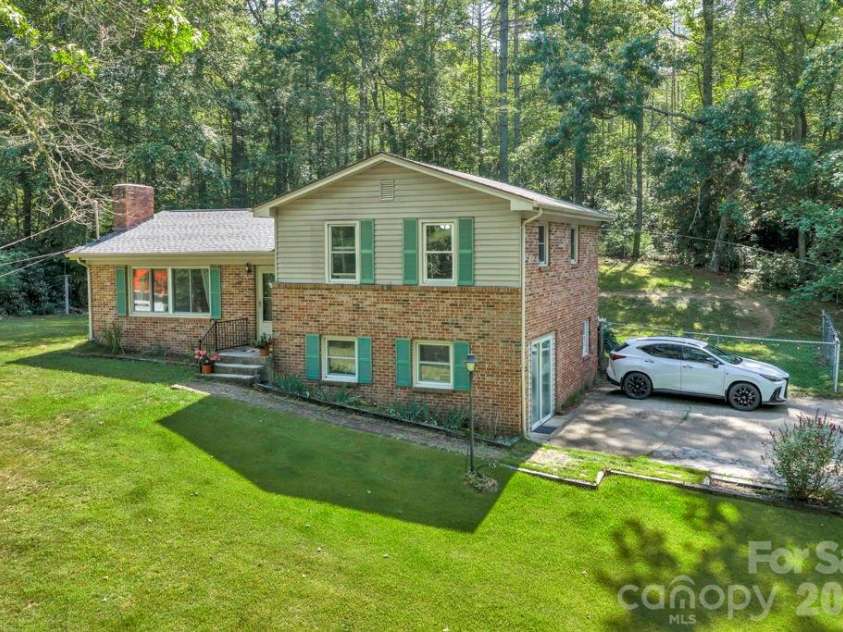 1199 Deer Park Lake Road, Spruce Pine, NC 28777.  MLS# CAR4400784, YatesRealty ID 35380. 