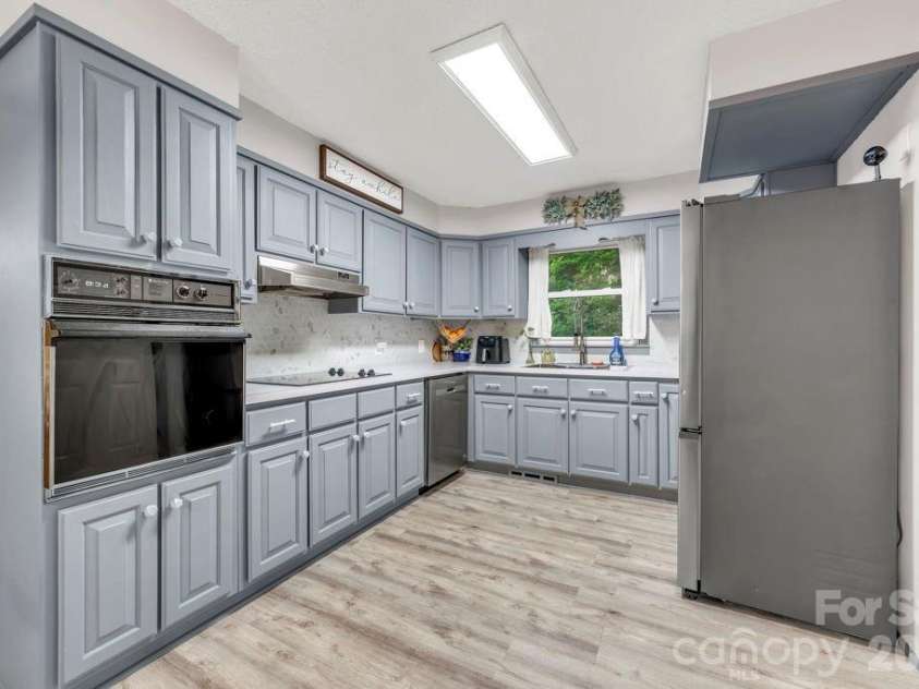 1199 Deer Park Lake Road, Spruce Pine, NC 28777.  MLS# CAR4400784, YatesRealty ID 35380. 