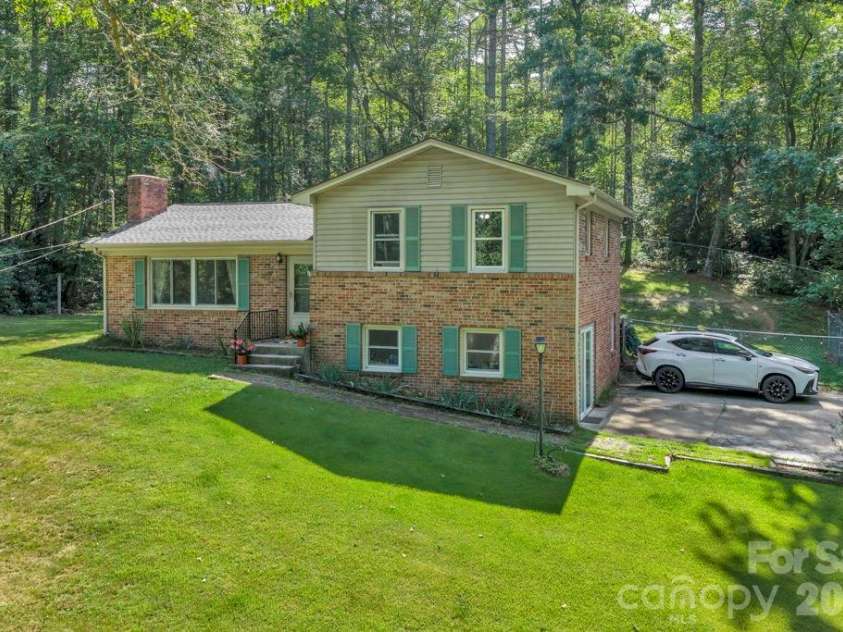 1199 Deer Park Lake Road, Spruce Pine, NC 28777.  MLS# CAR4400784, YatesRealty ID 35380. 