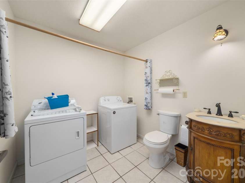 847 Lakeside Drive, Hendersonville, NC 28739.  MLS# CAR4398073, YatesRealty ID 35381. Laundry on main