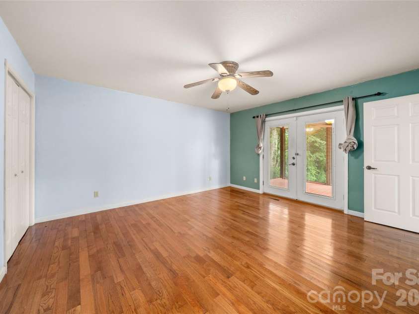 847 Lakeside Drive, Hendersonville, NC 28739.  MLS# CAR4398073, YatesRealty ID 35381. Primary