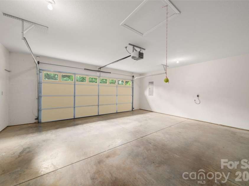 847 Lakeside Drive, Hendersonville, NC 28739.  MLS# CAR4398073, YatesRealty ID 35381. Two car garage
