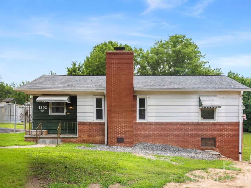 1302 Gold Street Extension, Kings Mountain, NC 28086.  MLS# CAR4399450, YatesRealty ID 35382. 