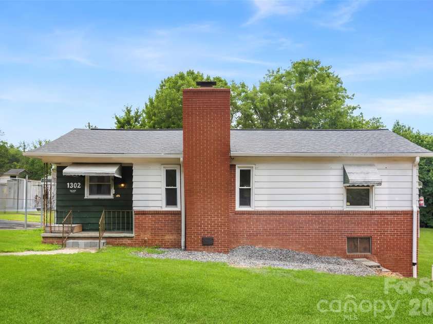 1302 Gold Street Extension, Kings Mountain, NC 28086.  MLS# CAR4399450, YatesRealty ID 35382. 