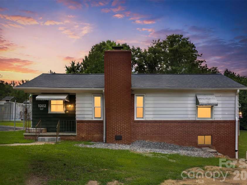 1302 Gold Street Extension, Kings Mountain, NC 28086.  MLS# CAR4399450, YatesRealty ID 35382. 