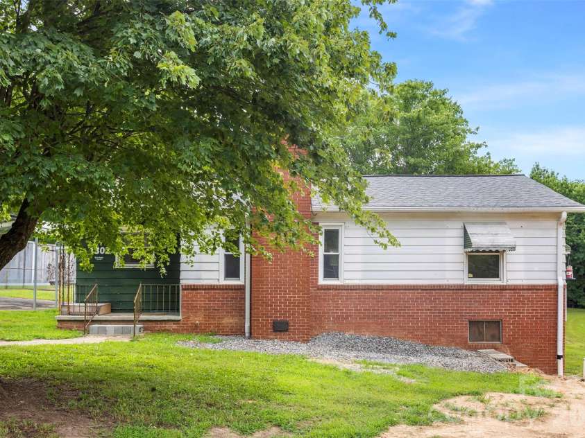 1302 Gold Street Extension, Kings Mountain, NC 28086.  MLS# CAR4399450, YatesRealty ID 35382. 