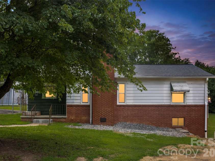1302 Gold Street Extension, Kings Mountain, NC 28086.  MLS# CAR4399450, YatesRealty ID 35382. 