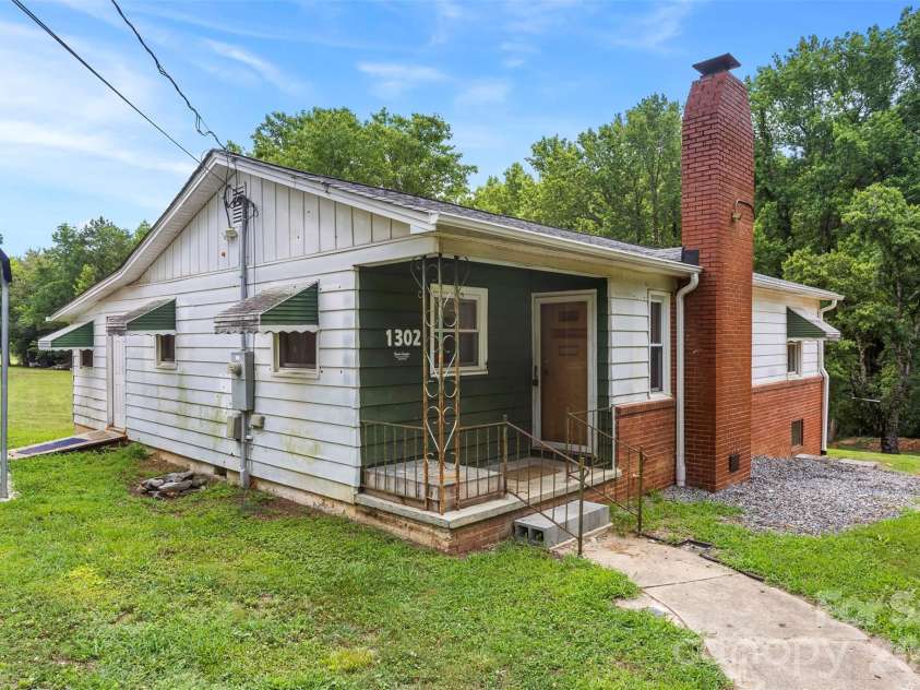 1302 Gold Street Extension, Kings Mountain, NC 28086.  MLS# CAR4399450, YatesRealty ID 35382. 