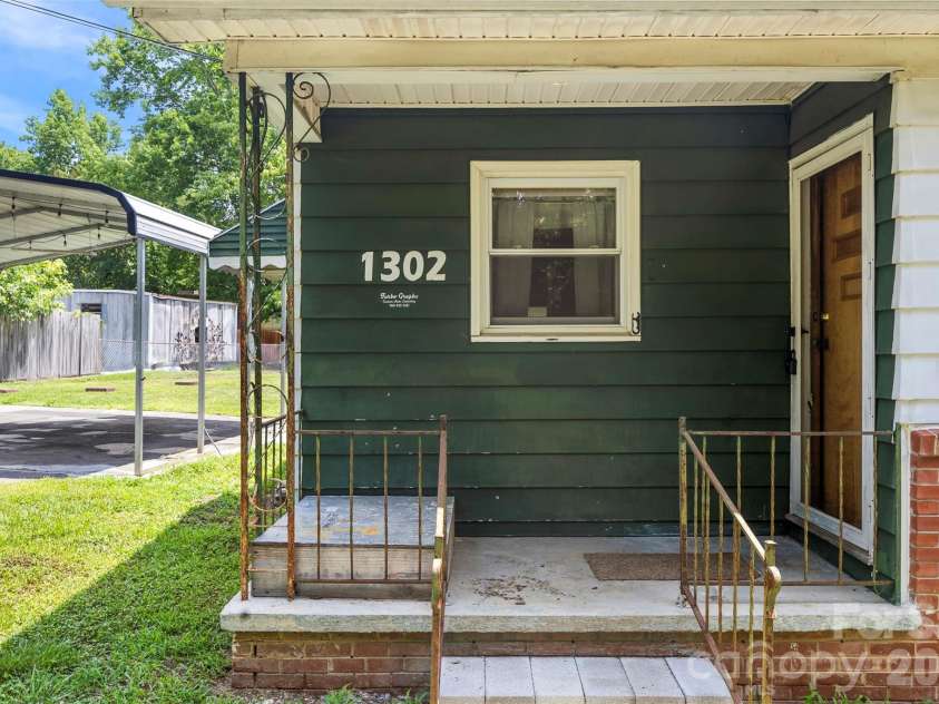 1302 Gold Street Extension, Kings Mountain, NC 28086.  MLS# CAR4399450, YatesRealty ID 35382. 