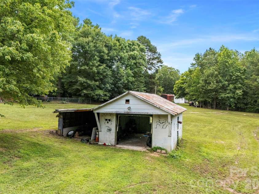 1302 Gold Street Extension, Kings Mountain, NC 28086.  MLS# CAR4399450, YatesRealty ID 35382. 