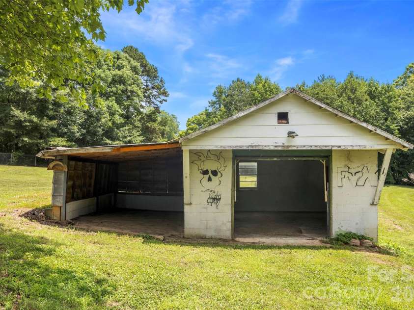 1302 Gold Street Extension, Kings Mountain, NC 28086.  MLS# CAR4399450, YatesRealty ID 35382. 