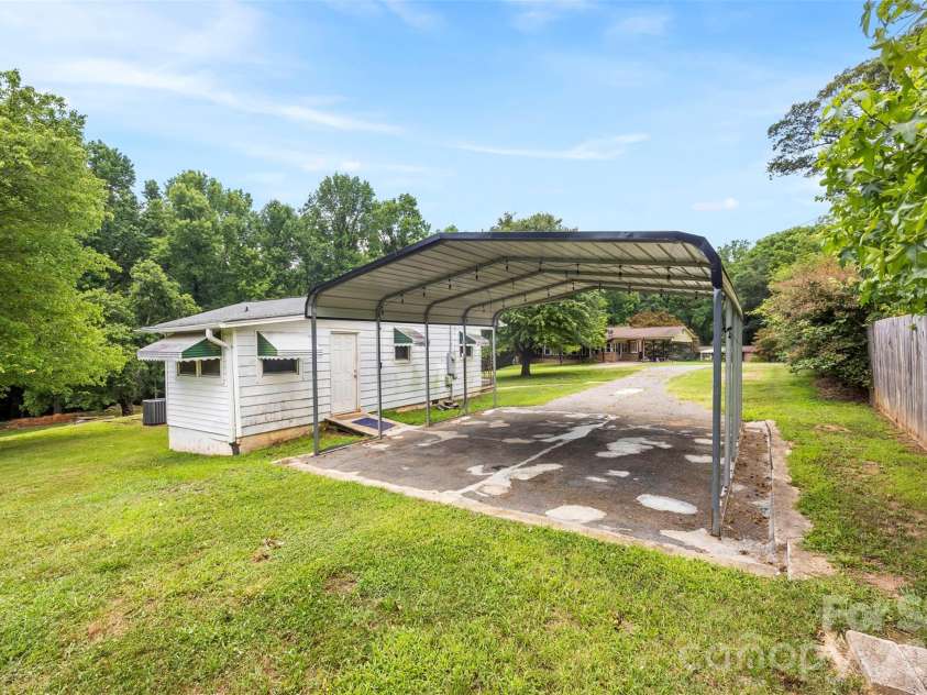 1302 Gold Street Extension, Kings Mountain, NC 28086.  MLS# CAR4399450, YatesRealty ID 35382. 
