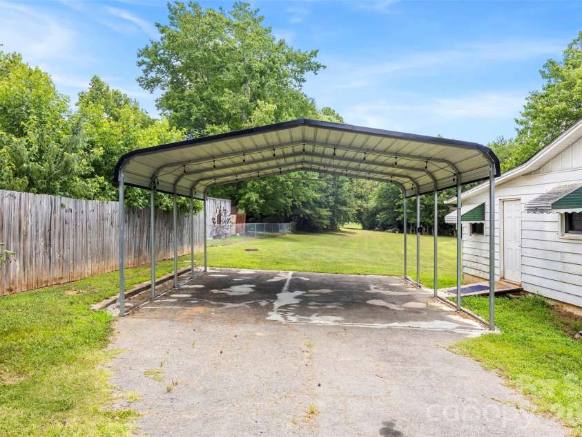 1302 Gold Street Extension, Kings Mountain, NC 28086.  MLS# CAR4399450, YatesRealty ID 35382. 