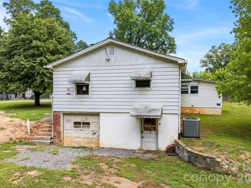 1302 Gold Street Extension, Kings Mountain, NC 28086.  MLS# CAR4399450, YatesRealty ID 35382. 