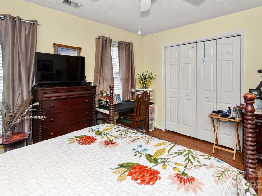 88 Whispering Pines Drive, Marion, NC 28752.  MLS# CAR4295148, YatesRealty ID 35383. 