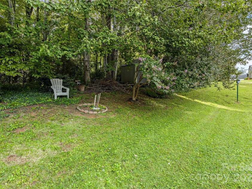 88 Whispering Pines Drive, Marion, NC 28752.  MLS# CAR4295148, YatesRealty ID 35383. 