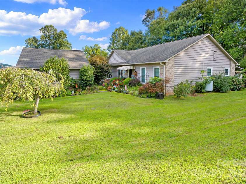 88 Whispering Pines Drive, Marion, NC 28752.  MLS# CAR4295148, YatesRealty ID 35383. 