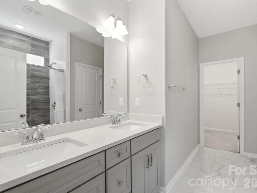 5111 Devonshire Road, Denver, NC 28037.  MLS# CAR4399324, YatesRealty ID 35384. Primary Bath