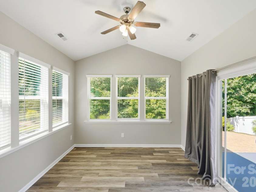5111 Devonshire Road, Denver, NC 28037.  MLS# CAR4399324, YatesRealty ID 35384. Sunroom