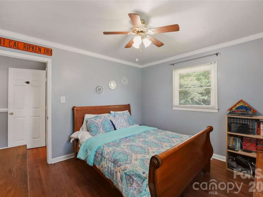 520 Eastway Avenue, Kannapolis, NC 28083.  MLS# CAR4396055, YatesRealty ID 35385. Bedroom number 3