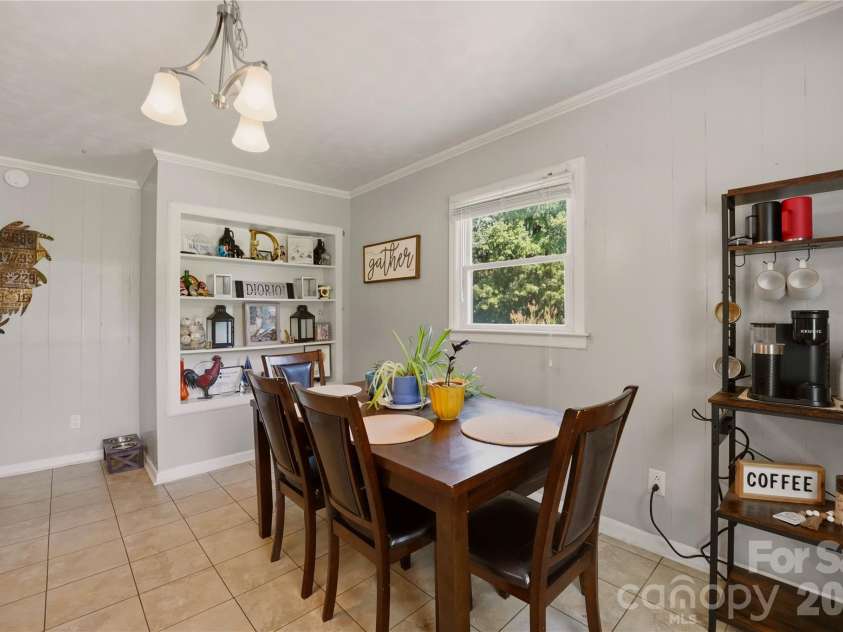 520 Eastway Avenue, Kannapolis, NC 28083.  MLS# CAR4396055, YatesRealty ID 35385. Dining area located directly off of the kitchen.