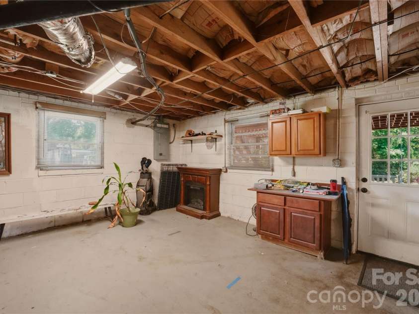 520 Eastway Avenue, Kannapolis, NC 28083.  MLS# CAR4396055, YatesRealty ID 35385. Full basement accessed from the kitchen/dining area or secondary entrance.