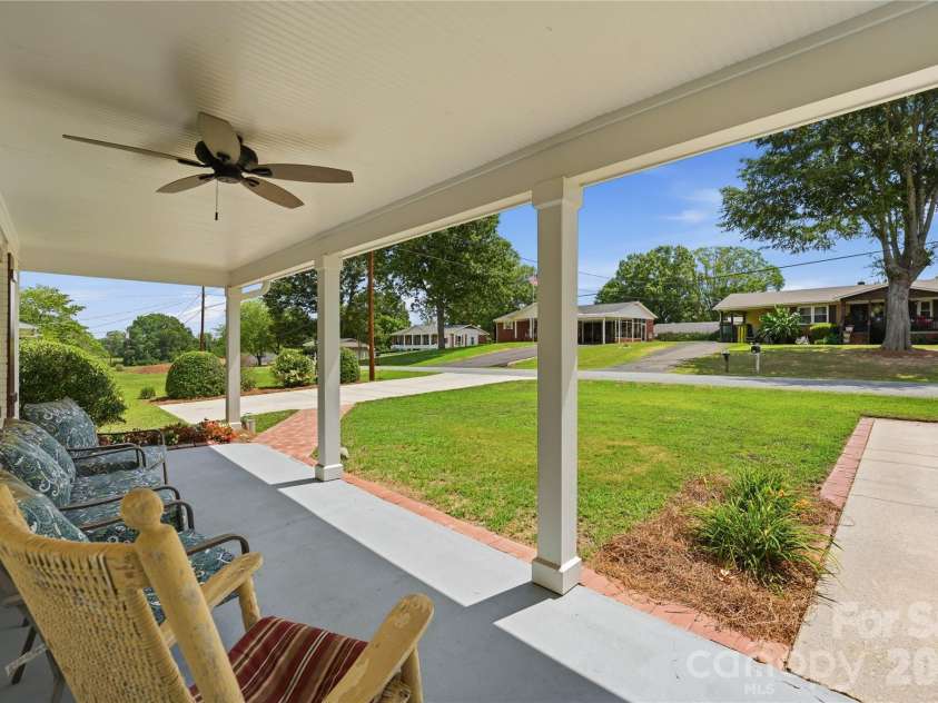 520 Eastway Avenue, Kannapolis, NC 28083.  MLS# CAR4396055, YatesRealty ID 35385. Relax on the front porch.